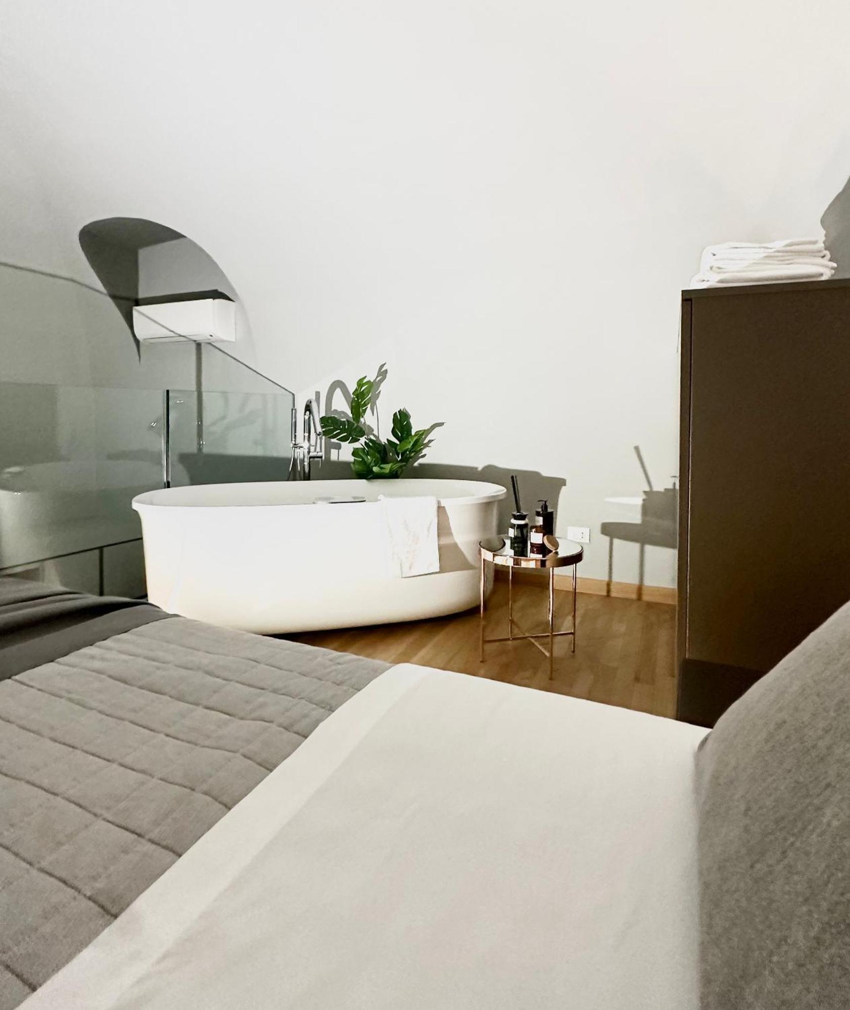 Jacuzzi Luxury Apartment In The Town Centre Torino Eksteriør bilde